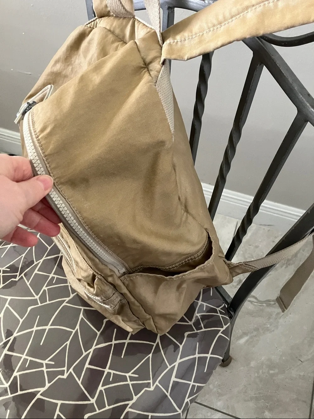 Kipling women ezra